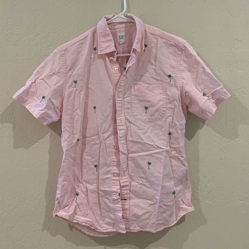 Gap pink short sleeve button up with palm trees